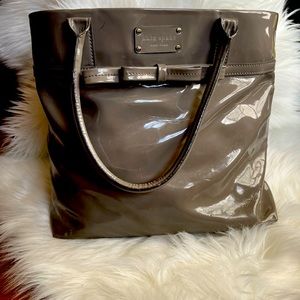Kate Spade tote bag in patent leather grayish taupe.